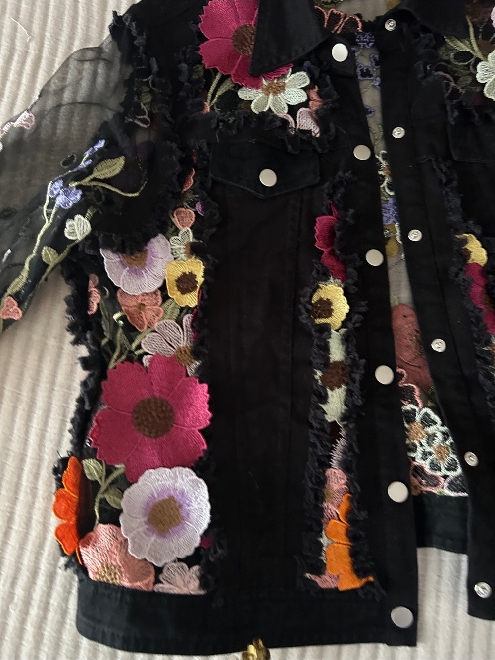 Appliqué flower black denim jacket with sheer sleeves - Picture 5 of 6